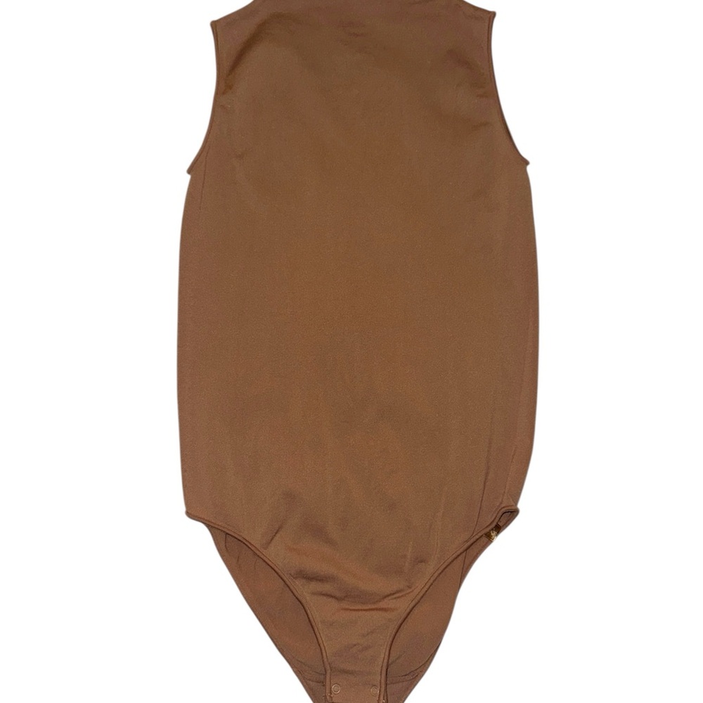 SKIMS Essential Mock Neck Bodysuit - Picture 4 of 4